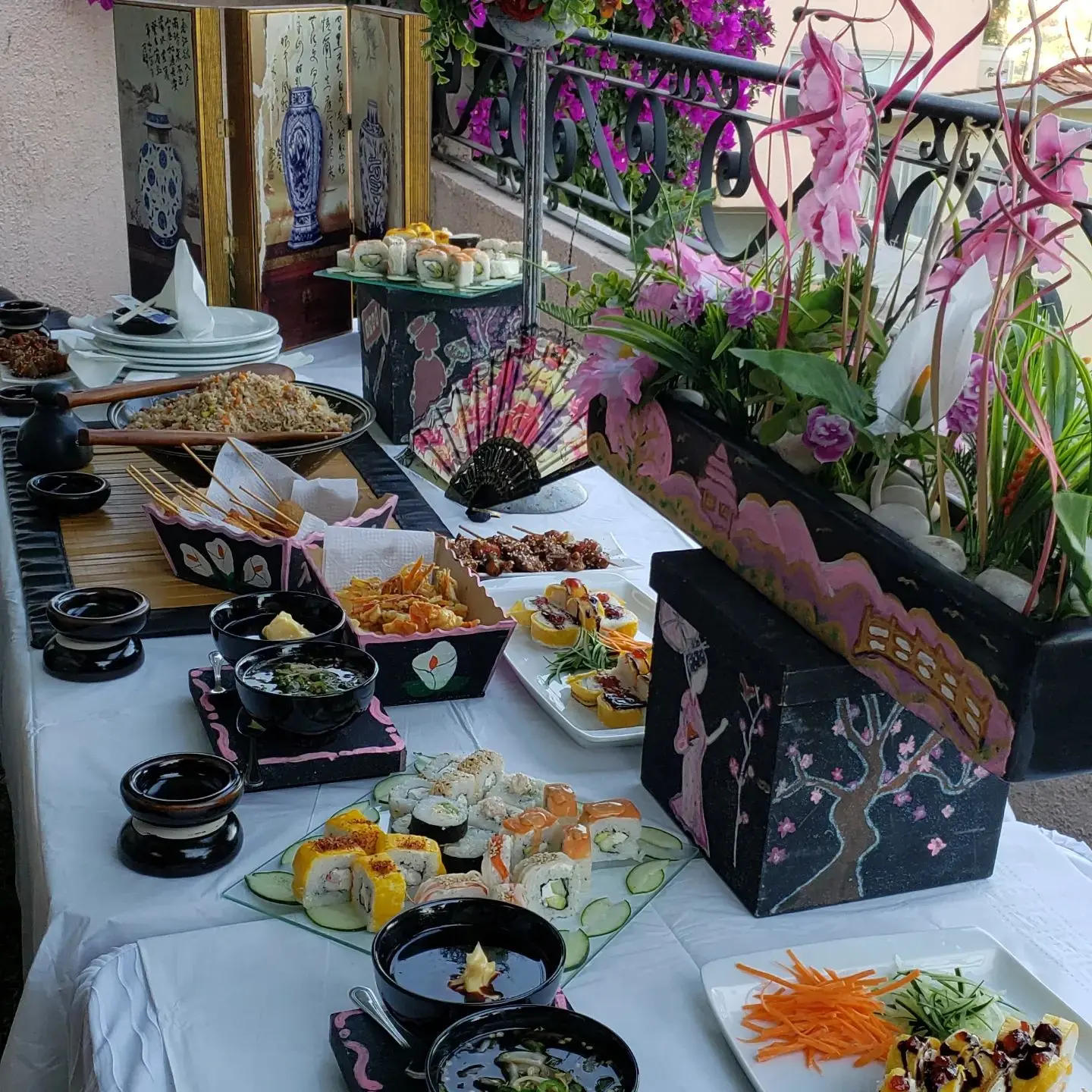 Buffet sushi, Tempura, teppanyaki, yakimeshi, kushiagues, yakitori y tempura helado Buffet sushi, Tempura, teppanyaki, yakimeshi, kushiagues, yakitori y tempura helado